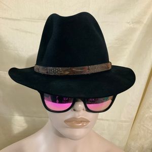 Stetson Cowboy-Cowgirl Unisex Fur Felt- Size 7-1/8. Bundle with sunglasses.